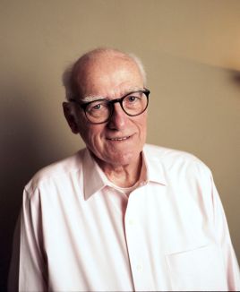 Portrait of US writer Donald Westlake. Portrait de l'ecrivain américain Donald Westlake.